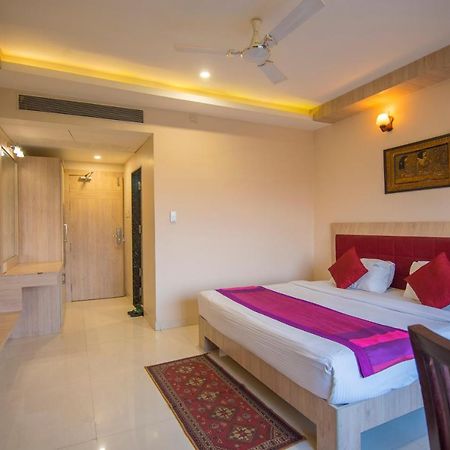 Hotel Signetic Blue Bhopal Exterior photo