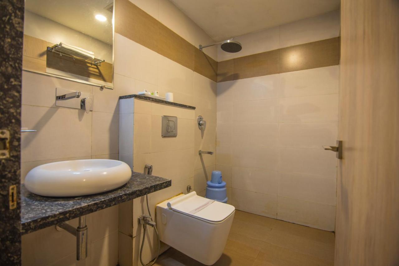 Hotel Signetic Blue Bhopal Exterior photo