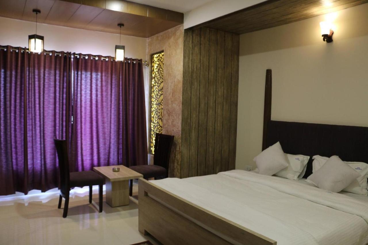 Hotel Signetic Blue Bhopal Exterior photo