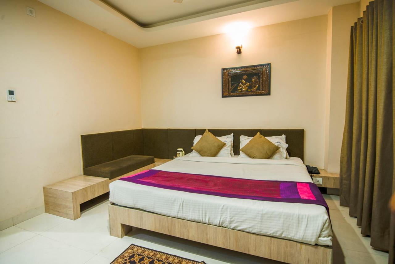 Hotel Signetic Blue Bhopal Exterior photo