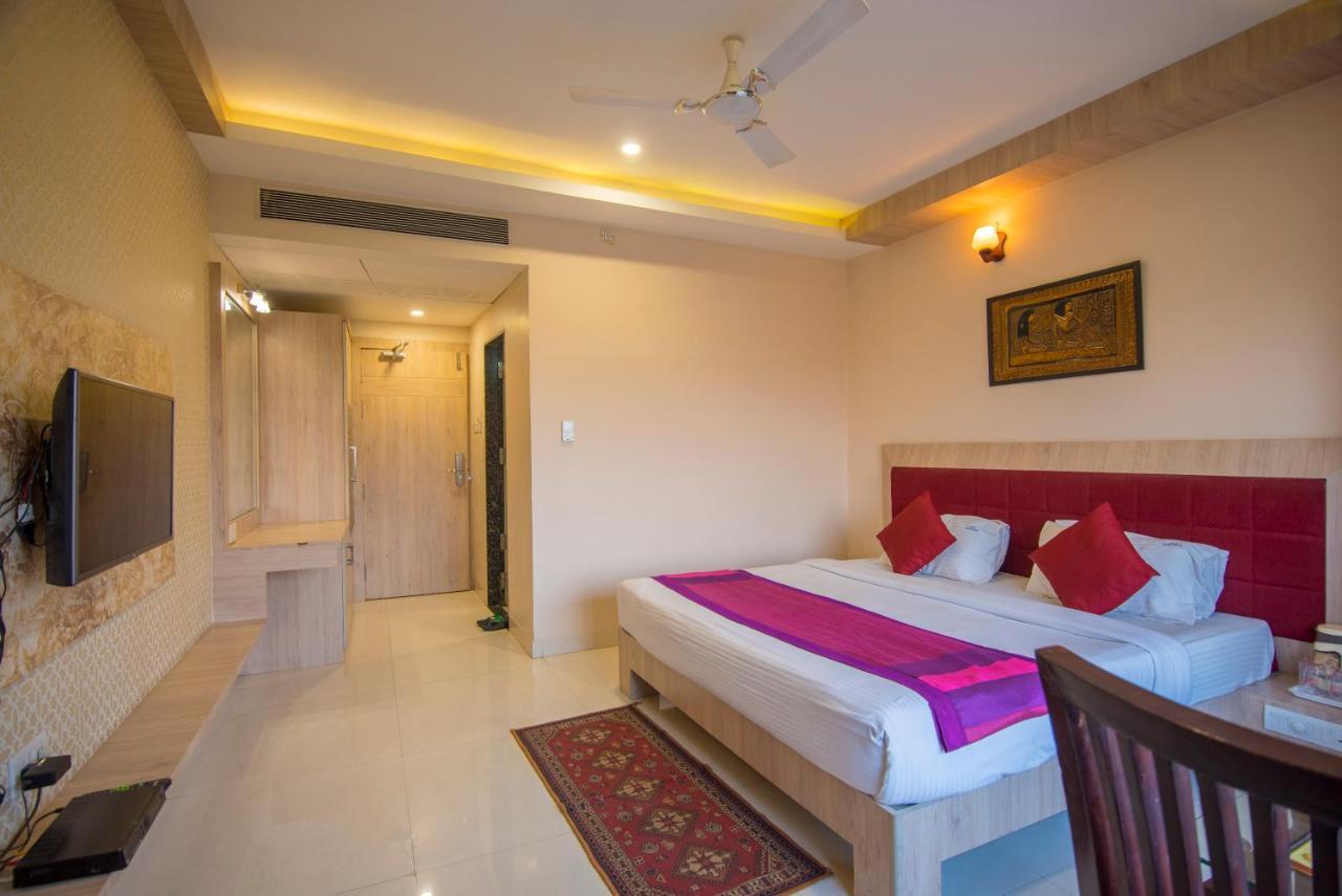 Hotel Signetic Blue Bhopal Exterior photo
