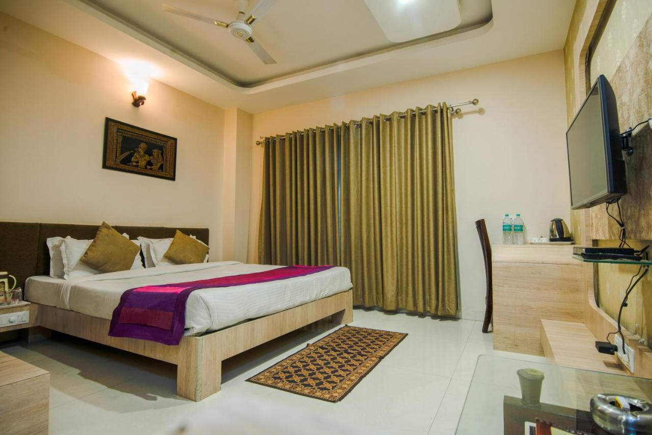 Hotel Signetic Blue Bhopal Exterior photo