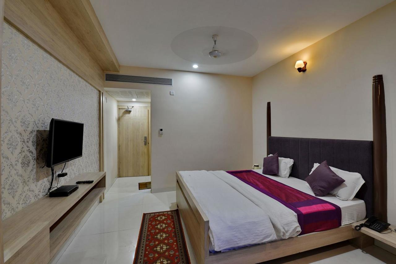 Hotel Signetic Blue Bhopal Exterior photo
