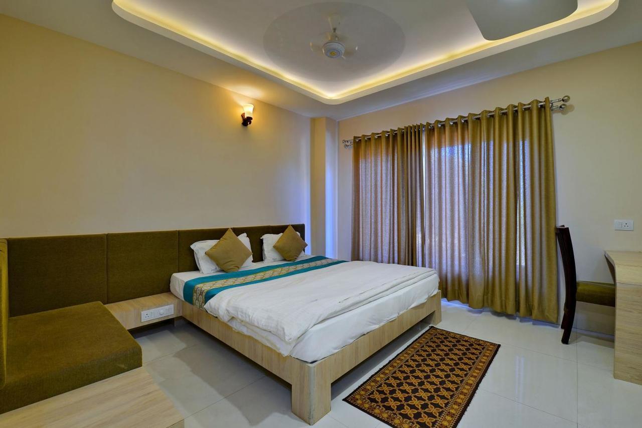 Hotel Signetic Blue Bhopal Exterior photo