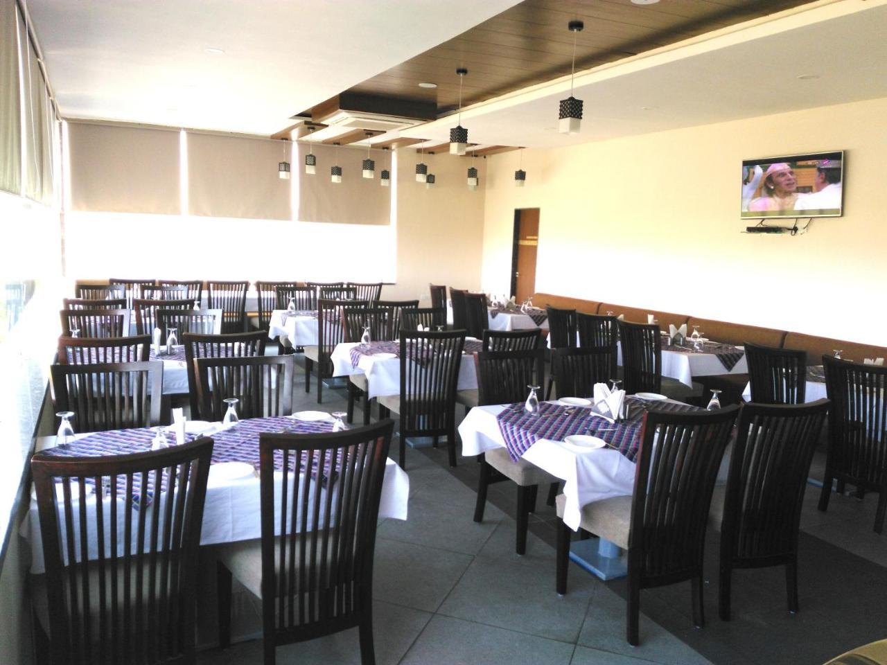 Hotel Signetic Blue Bhopal Exterior photo