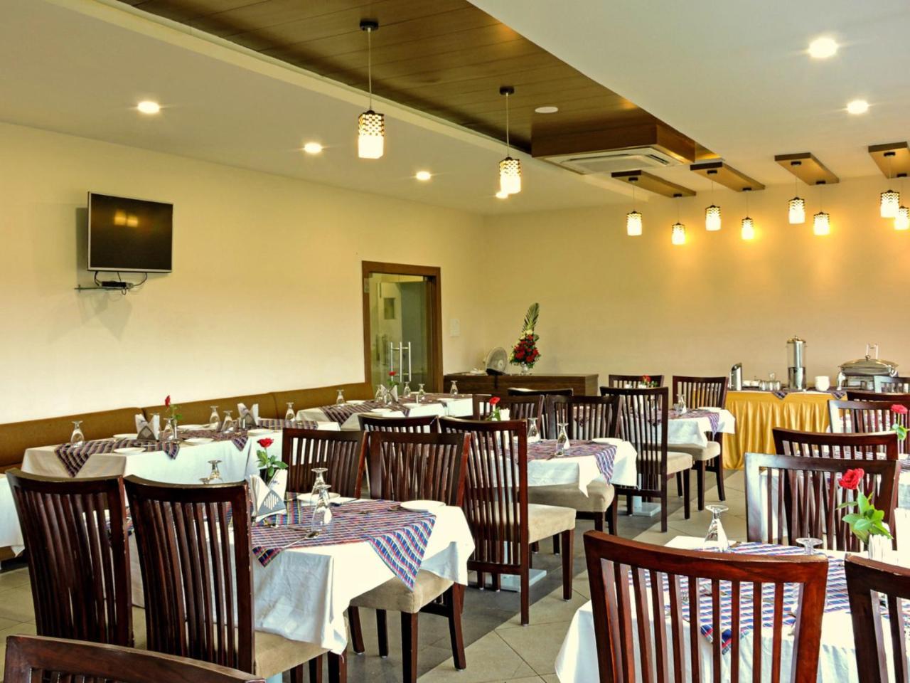 Hotel Signetic Blue Bhopal Exterior photo