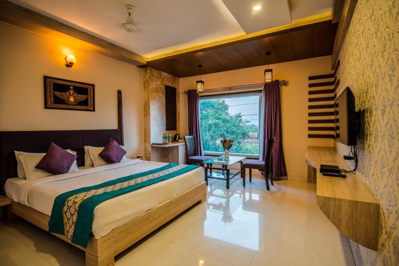 Hotel Signetic Blue Bhopal Exterior photo