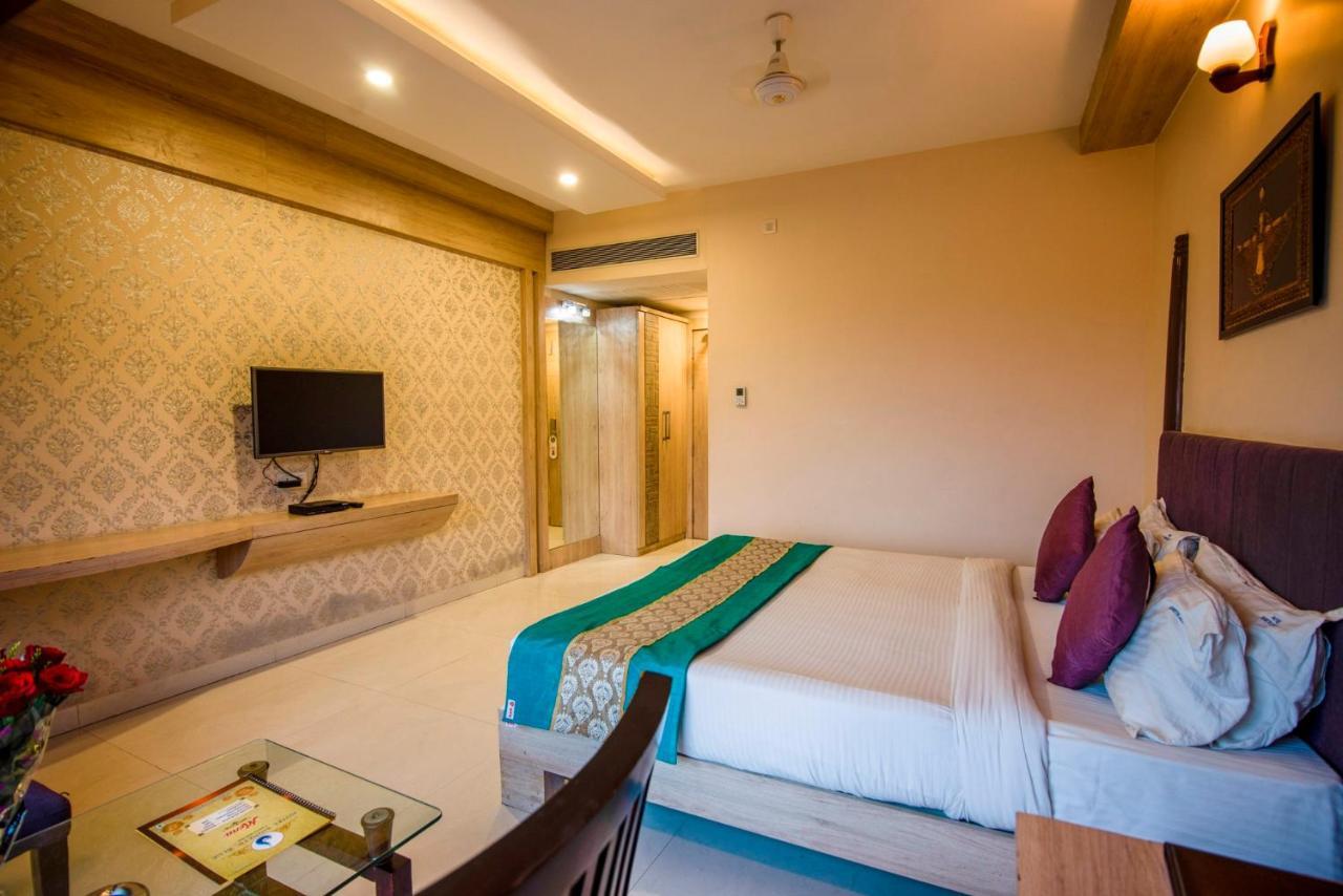 Hotel Signetic Blue Bhopal Exterior photo