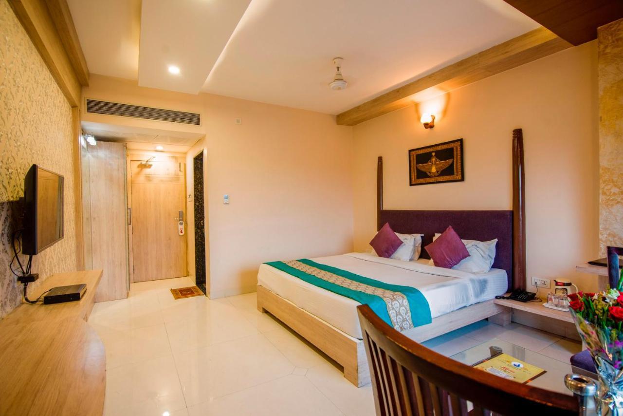 Hotel Signetic Blue Bhopal Exterior photo