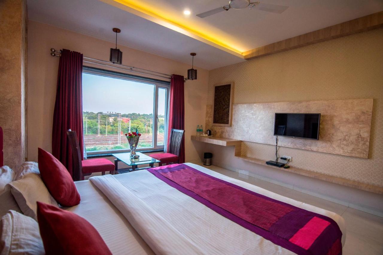 Hotel Signetic Blue Bhopal Exterior photo