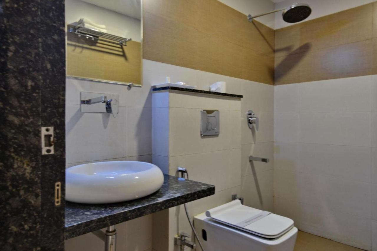 Hotel Signetic Blue Bhopal Exterior photo